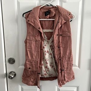 Crop Tank & cargo style vest (sizes in description)